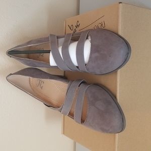 Ladies suede pump, Size 9, slate grey